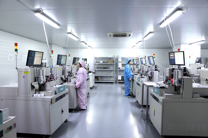 半導(dǎo)體無(wú)塵車間的圖片